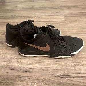 Nike Women’s Free Tr 6 Black and Rose Gold Trainers - Like new, Size 8